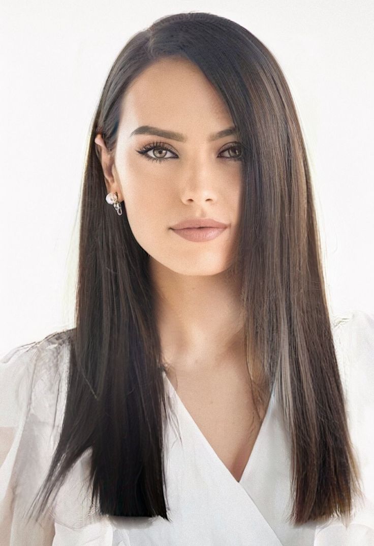 Melena suelta con raya al lado, peinado rápido y elegante con más volumen y efecto pulido anti-frizz